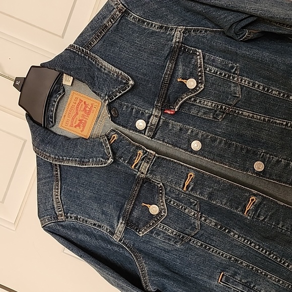 Levi's Trucker Style Denim Jacket - Picture 2 of 13